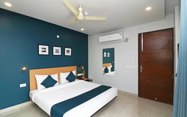 Aadat Hotel Subhash Chowk Gurgaon