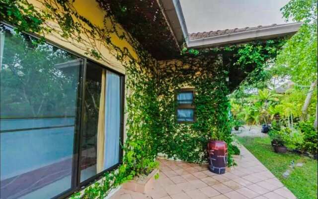 Baan Ployja Pool Villa By Pinky