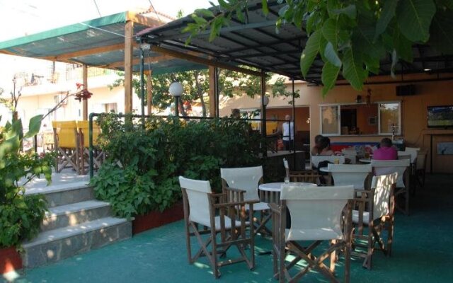 Lakis Studios