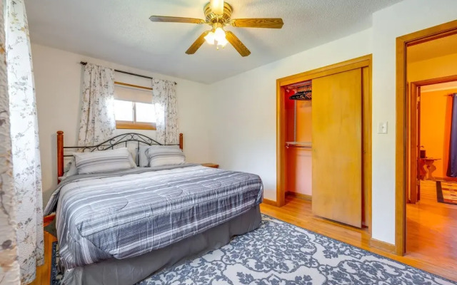 Pet-friendly Waterloo Abode w/ Deck!