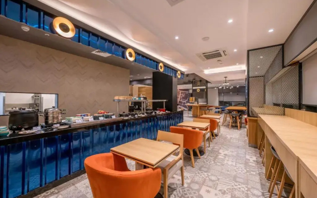 Holiday Inn Express Greater Noida Knowledge Park