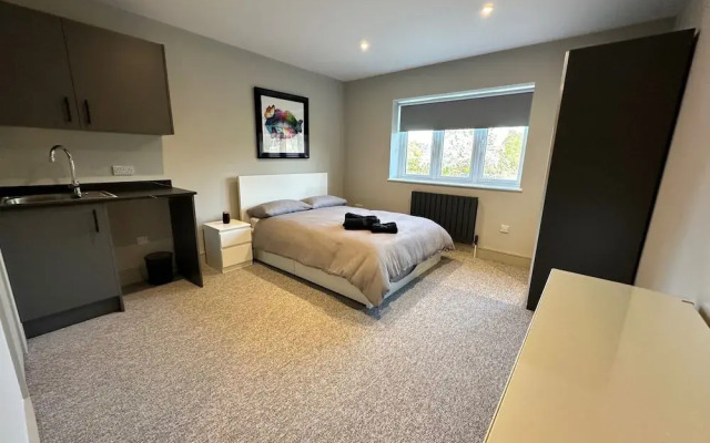 Captivating 6 -bed House in Waltham Abbey