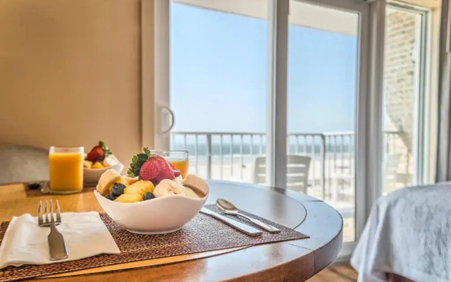 Reges Oceanfront Resort