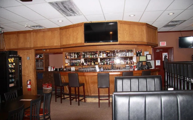 Causeway Bay Hotel Sparwood