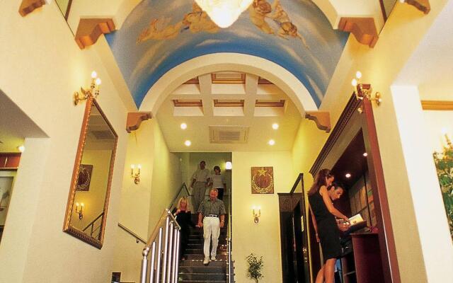 Numa Port Hotel