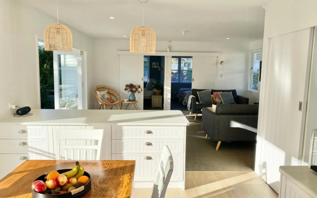 Black House Lookout - Kuaotunu Holiday Home
