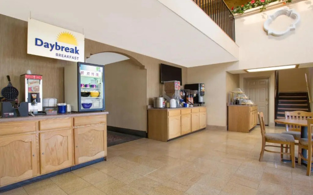 Days Inn & Suites Red Rock-Gallup