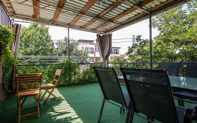 Veranda House on Samreklo 25