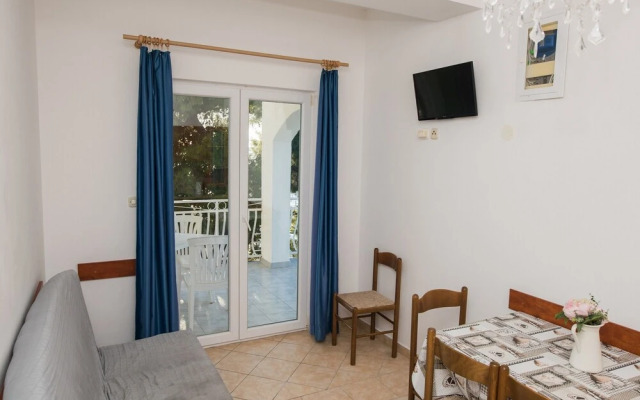 Beachfront Apartment Gaj 7