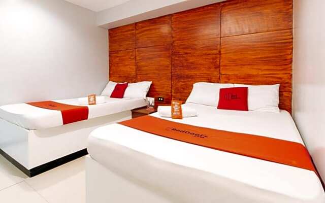 RedDoorz Plus Near McArthur Park Tacloban
