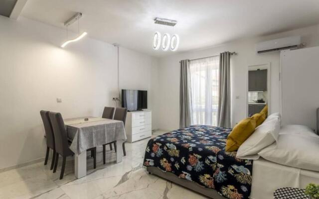 Royal Platinum Studio Apartment