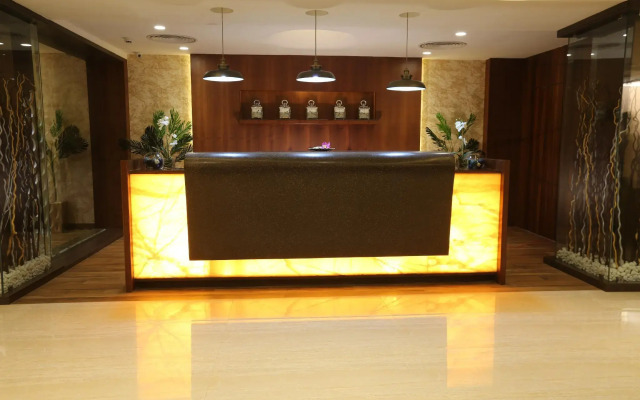 M Crown Hotel