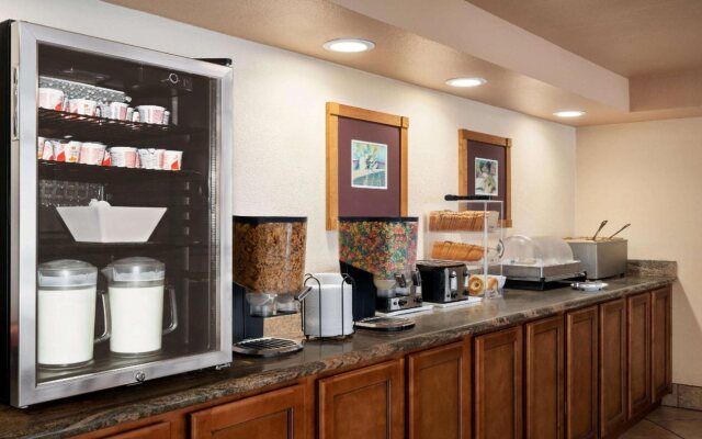 Ramada by Wyndham Mesa Downtown