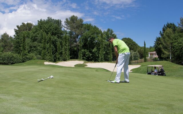 Amazing Holiday Home With Pool in Aix-en-provence