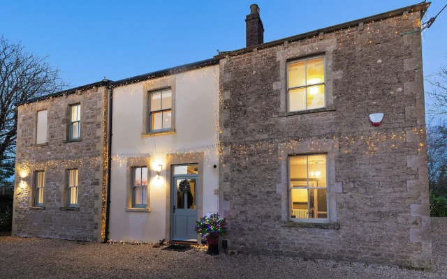 Vallis Oak Villa