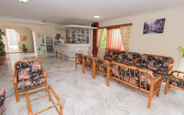 Leonidas Hotel and Studios