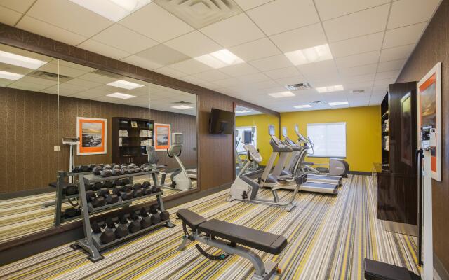 Holiday Inn Express & Suites Eureka by IHG