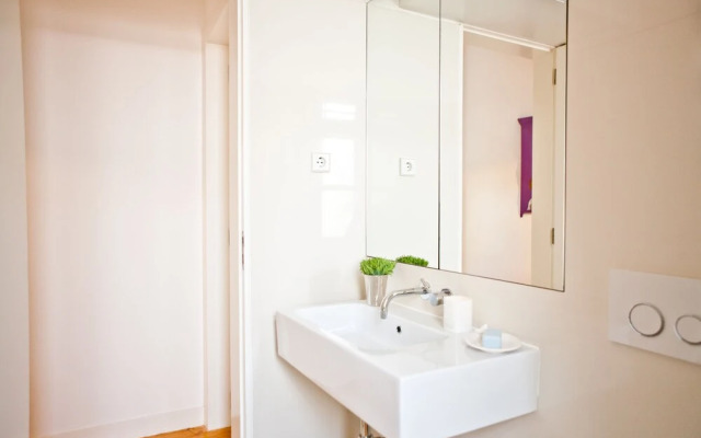 JOIVY Chic 2BR Apt in Bairro Alto, 2mins to São Pedro de Alcântara viewpoint