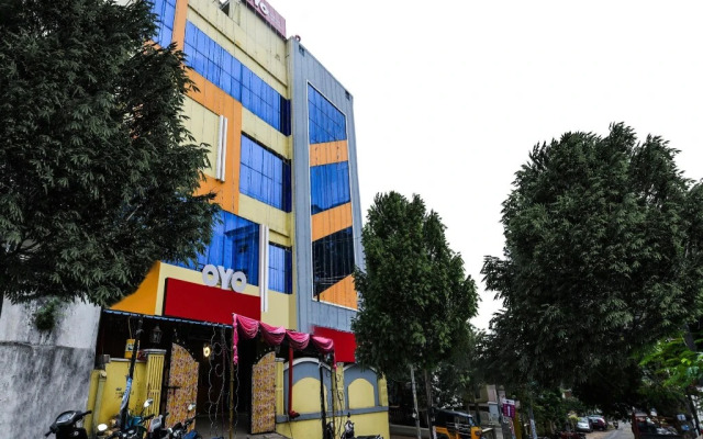 Sindhura Guest House by OYO Rooms