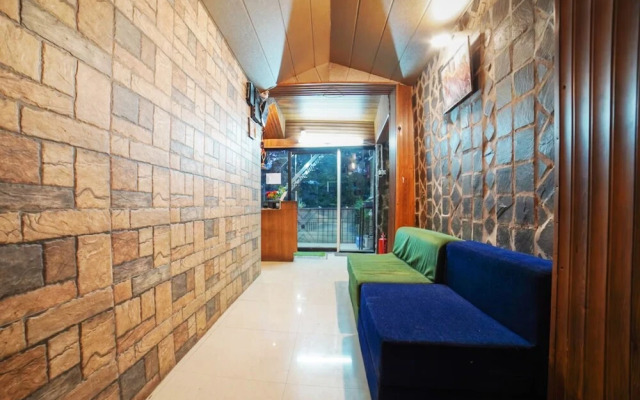 Goroomgo Long View Retreat Nainital