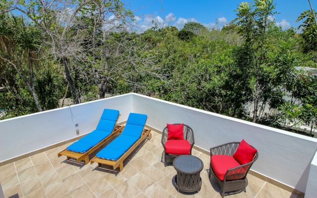 Home with Yoga Pools Beach by Olahola