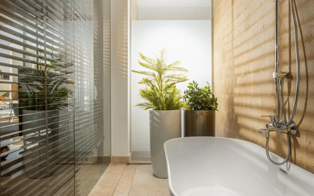 The G Hotel Seashell