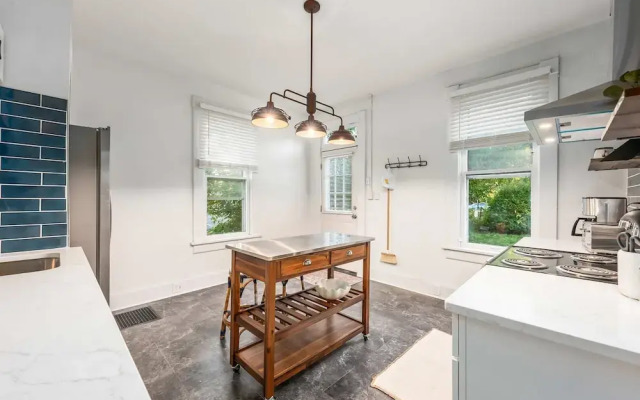 German Charm Suites Sleeps 8!
