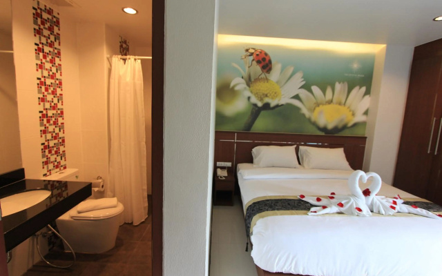 The Crystal Beach Hotel – Guest Rooms – Patong