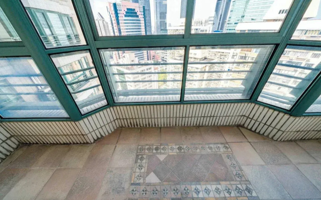 Tyms 4BR 2BA Apt Novel Garden