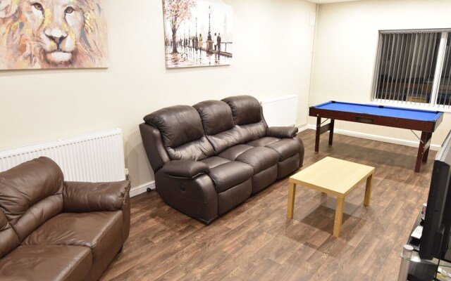 Spacious Holiday Home in Coventry Near Coventry University