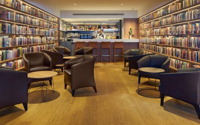 Ambassade Hotel