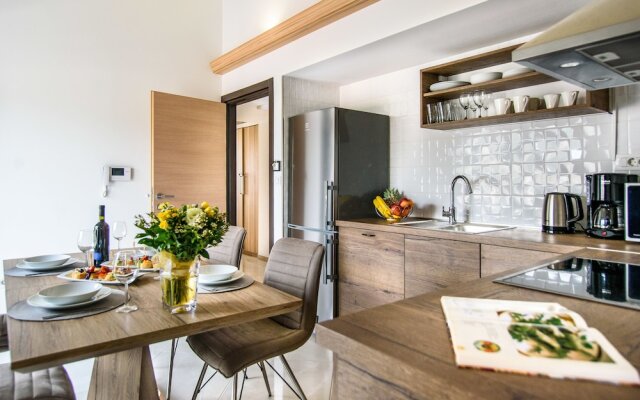 California Apartments III