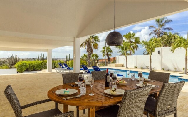 Breathtaking Views 2br3ba Private Pool Large Space