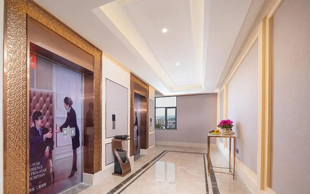 Vienna Hotel Lincang New Asia Pacific Times Square