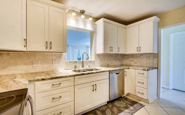 Bradenton Rental w/ Fenced Yard, Covered Patio!