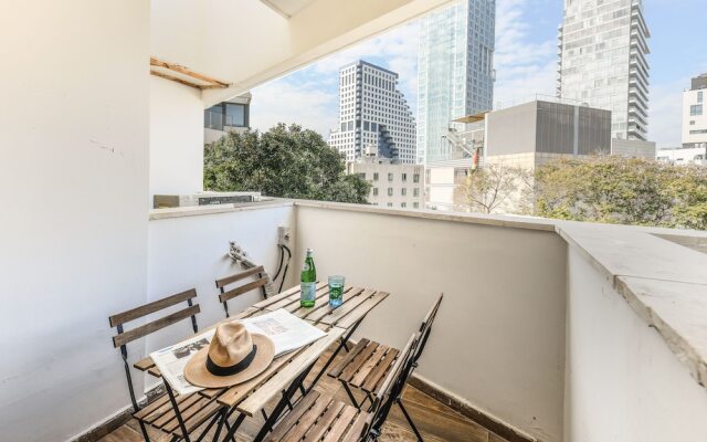 Beachside Charm on Ben Yehuda 2BR Apt
