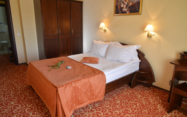 Central Hotel