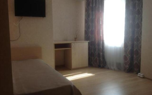 Hotel 1 May