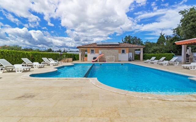 Delicate Apartment in Banjole near Beach Centinera