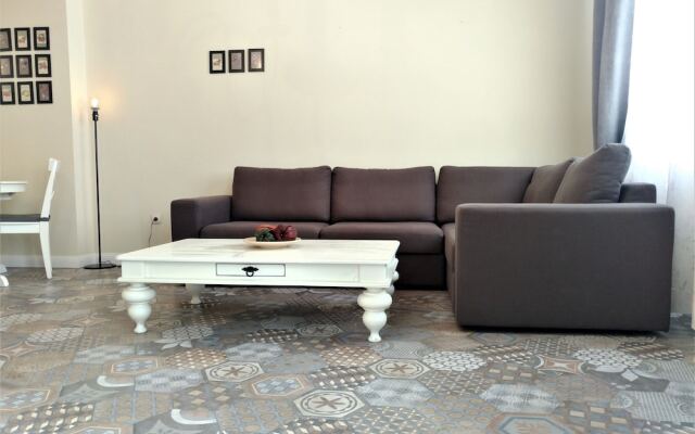 Baratero City Corner Apartment