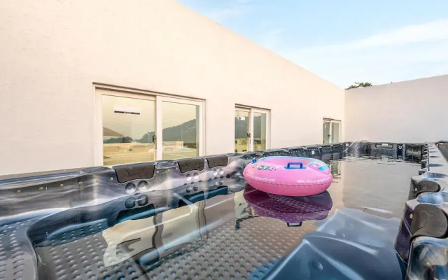 Gyeongju Lineview Poolvilla
