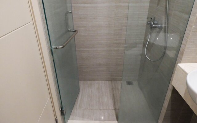 Spacious And Elegant 3Br Apartment At La Riz Supermall Mansion