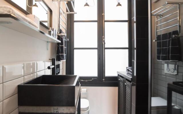 The Black Canal view private studio