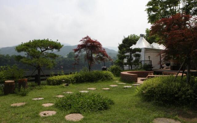 Moonlight Blue Pension