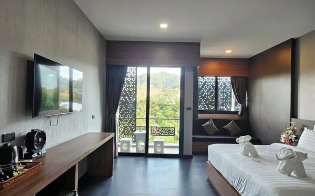 Happy Hotel