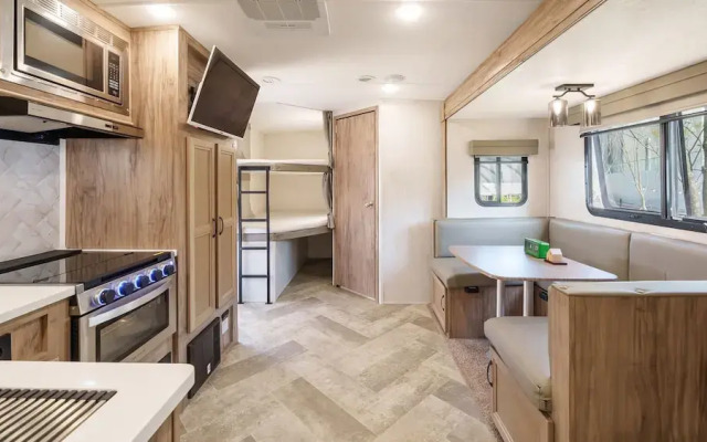 Sokcho Supuro Caravan