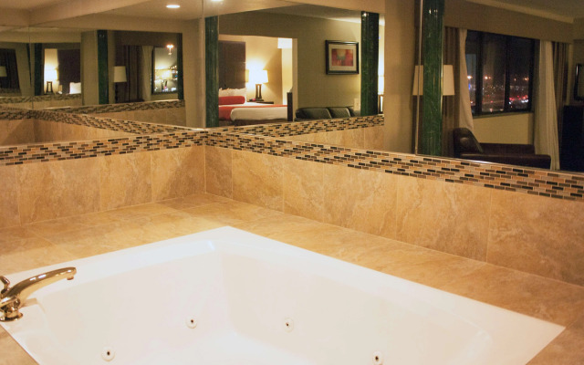 Comfort Inn & Suites Copley Akron