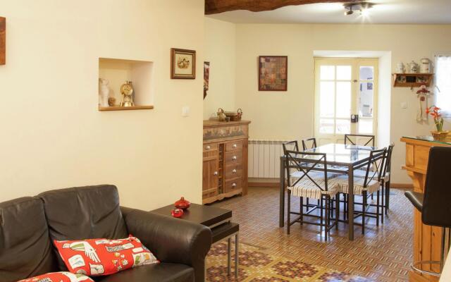 Alluring holiday home in Cazouls D'hérault with pool