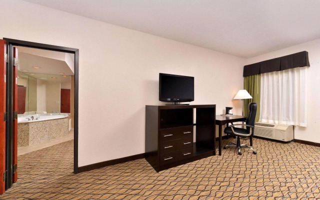 Quality Inn & Suites Matteson near I-57