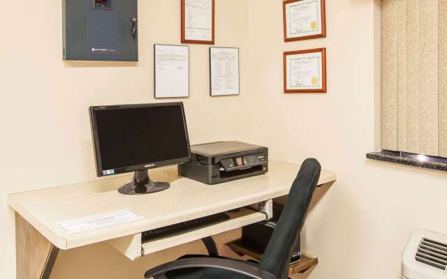 Super 8 by Wyndham Mason City